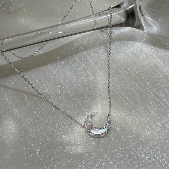 #NEW 925 Sterling Silver Diamond Halo Shell Crescent Moon Necklace - Picture 3 of 10